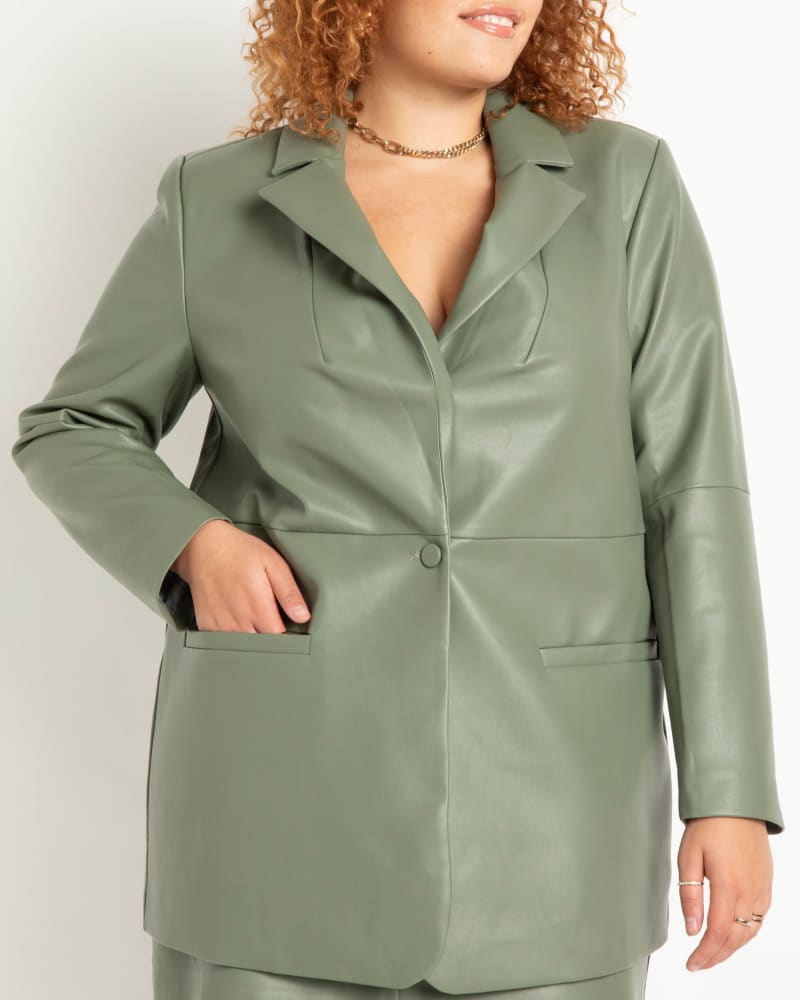 Front of a model wearing a size 14 Seam Detail Blazer in Bog Green by ELOQUII. | dia_product_style_image_id:272987